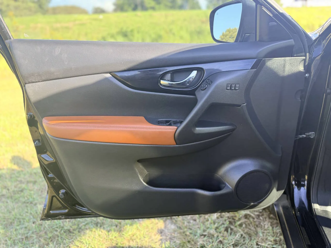 Used 2019 Black Nissan SL 4dr Crossover image 28