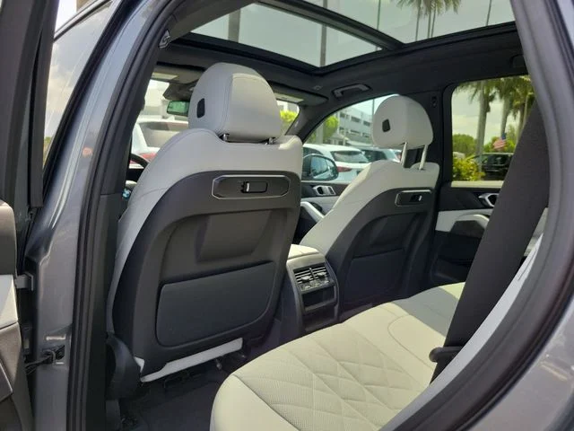 Used 2024 Gray BMW sDrive40i image 11