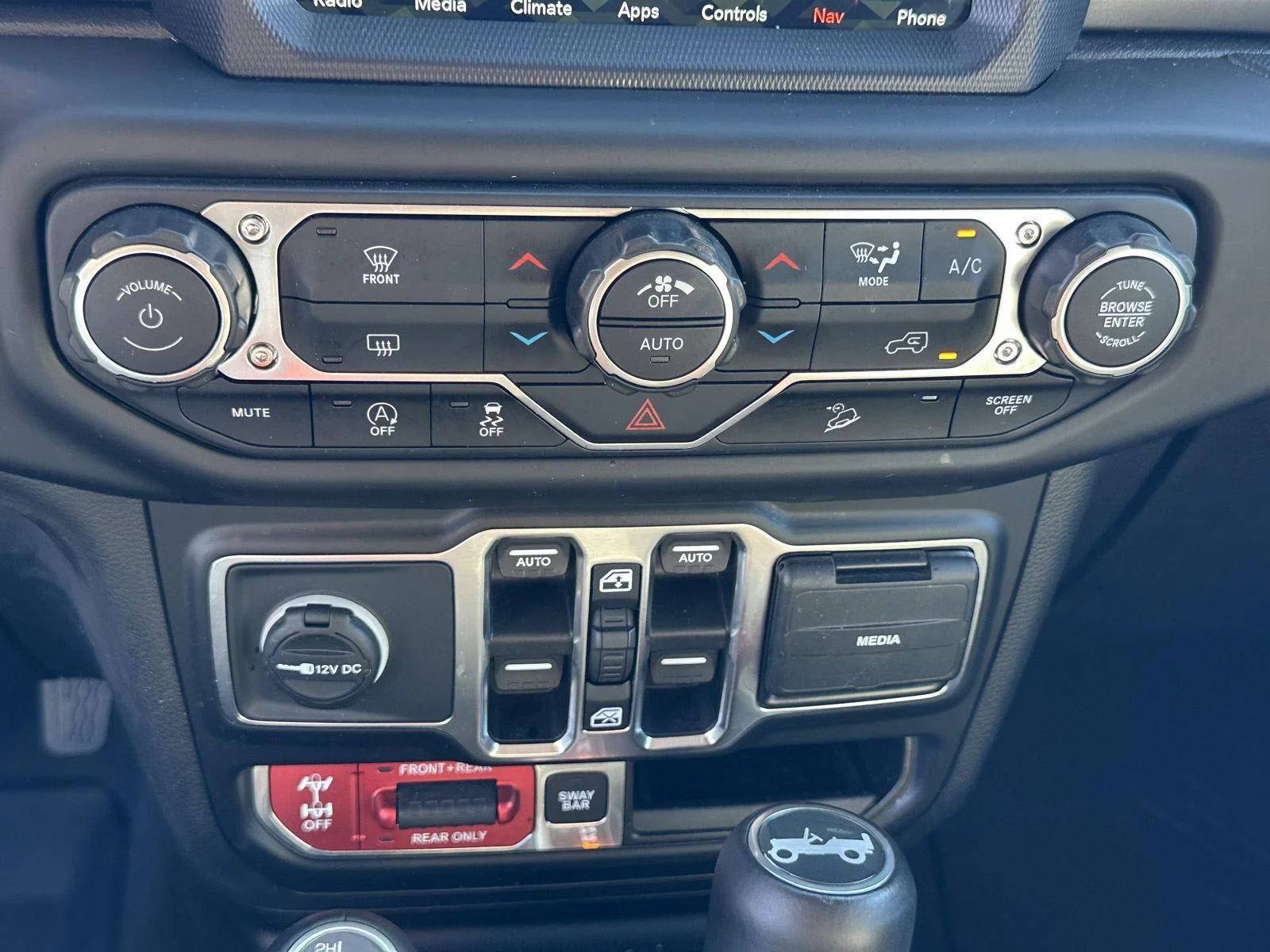 Used 2018 Firecracker Red Clearcoat Jeep Rubicon image 31