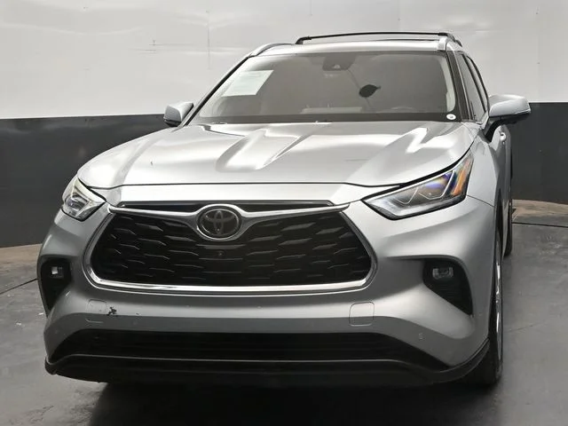 Used 2023 Silver Toyota Limited image 3
