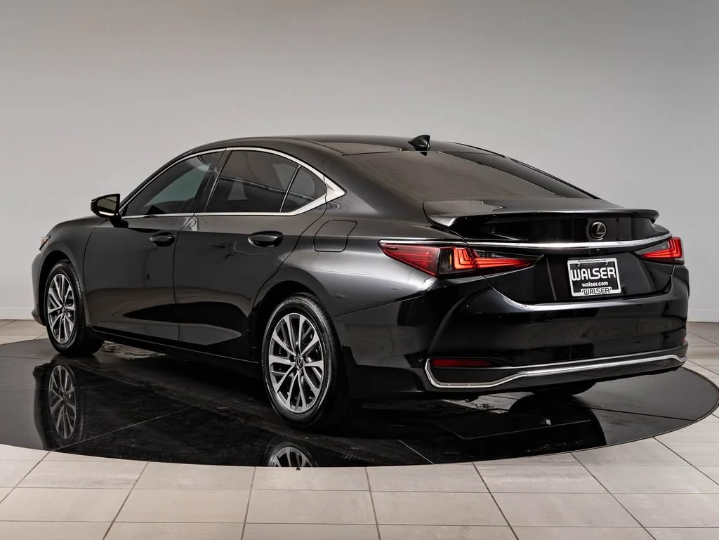 Used 2022 Graphite Black Lexus 300h image 6