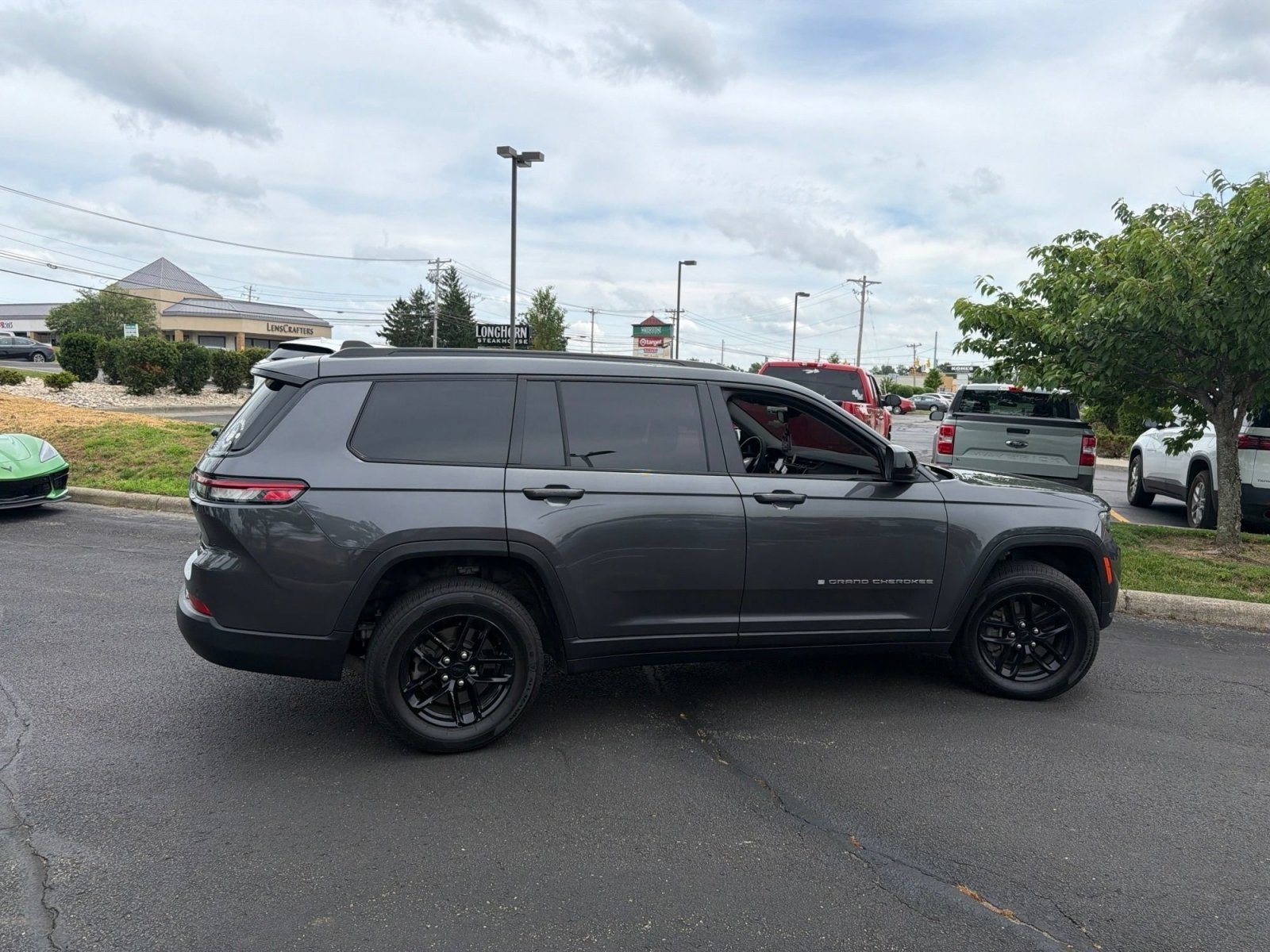 Used 2023 Baltic Gray Metallic Clearcoat Jeep Laredo image 14