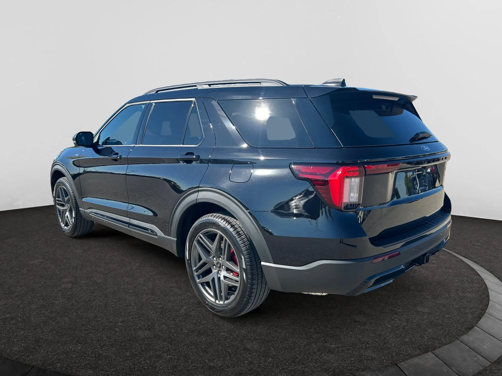 New 2027 Agate Black Metallic Ford ST-Line image 3
