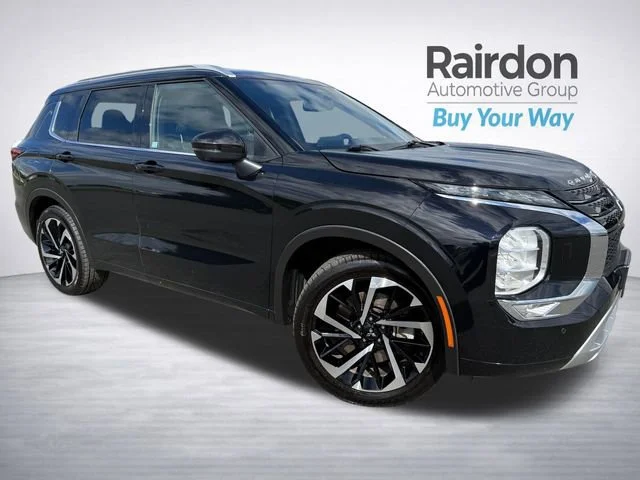 Used 2022  Mitsubishi SEL image 1
