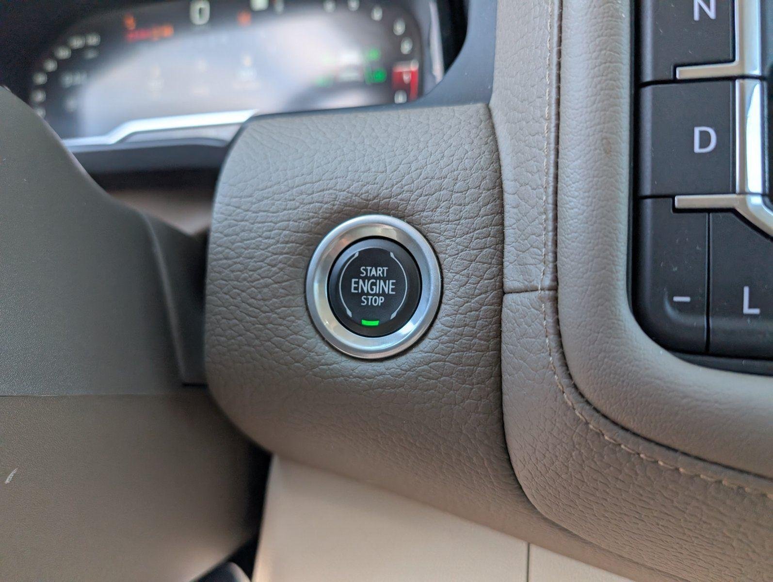 Used 2022 White Frost Tricoat GMC Denali image 22