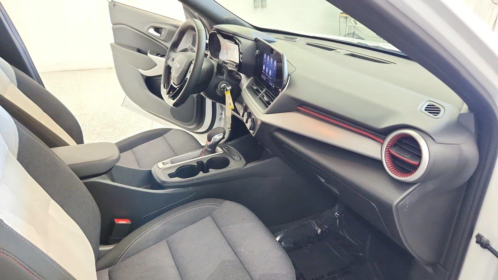 Used 2024 Summit White Chevrolet 1RS image 27