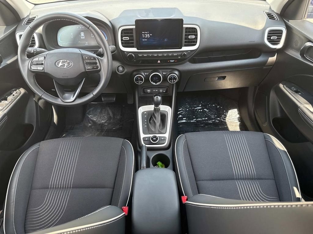 2024 Hyundai Venue Limited - Photo 14