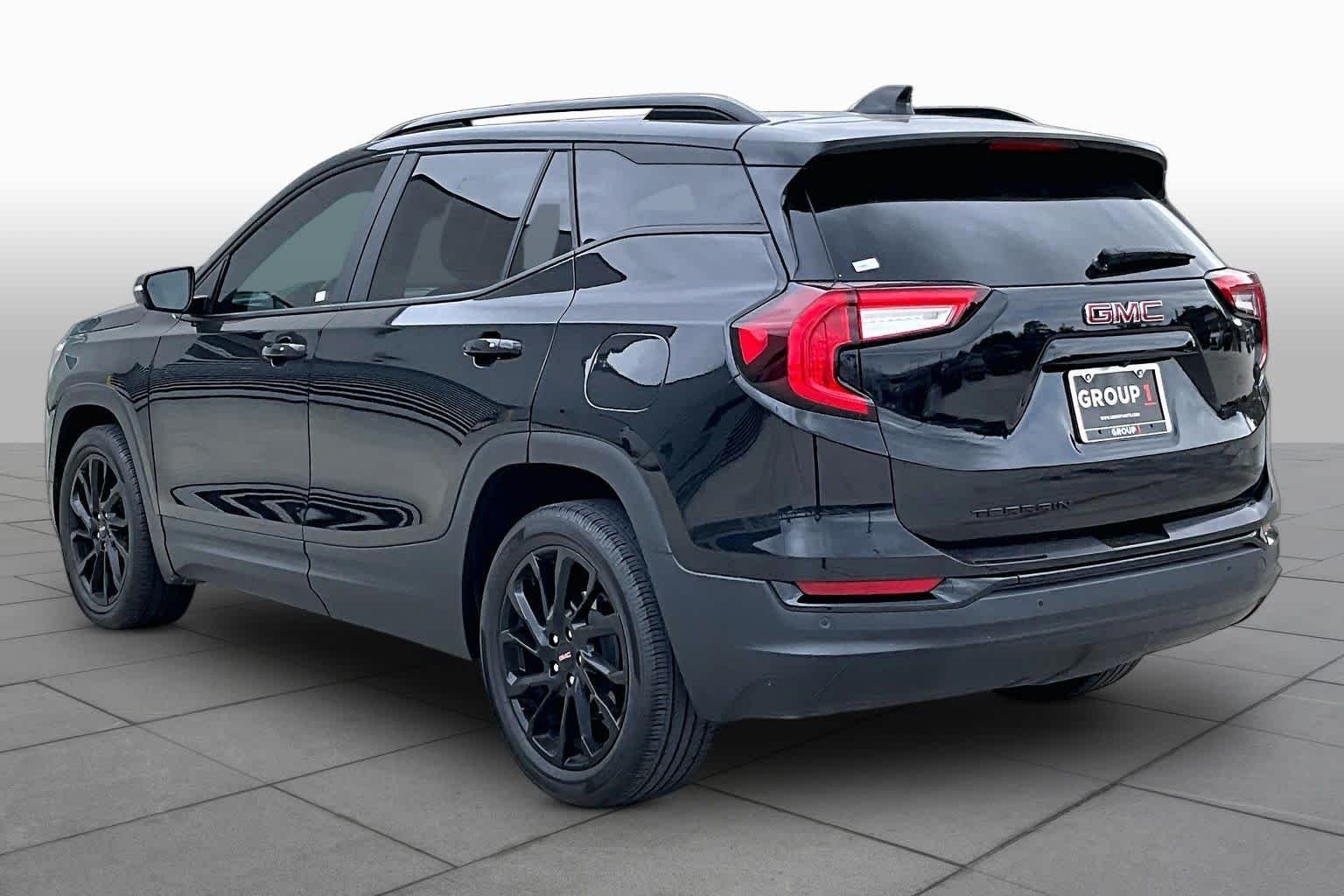 Used 2024 Ebony Twilight Metallic GMC SLE image 21