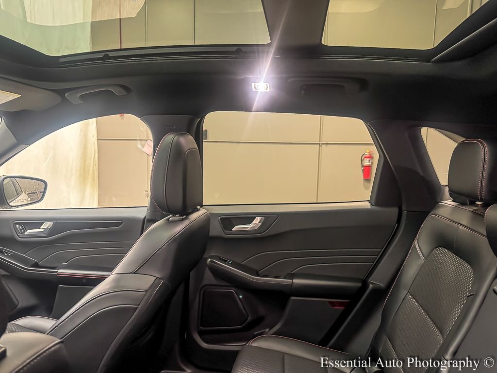 Used 2023 White Metallic Ford ST-Line image 12