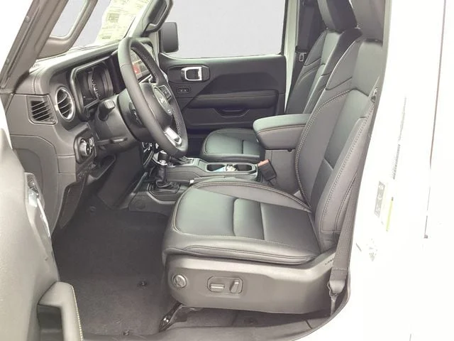 New 2026 Bright White Clearcoat Jeep 4-DOOR SAHARA image 10