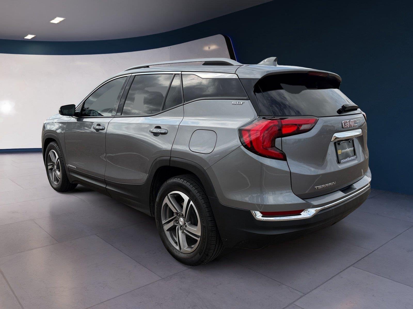 Used 2021 Graphite Gray Metallic GMC SLT image 3