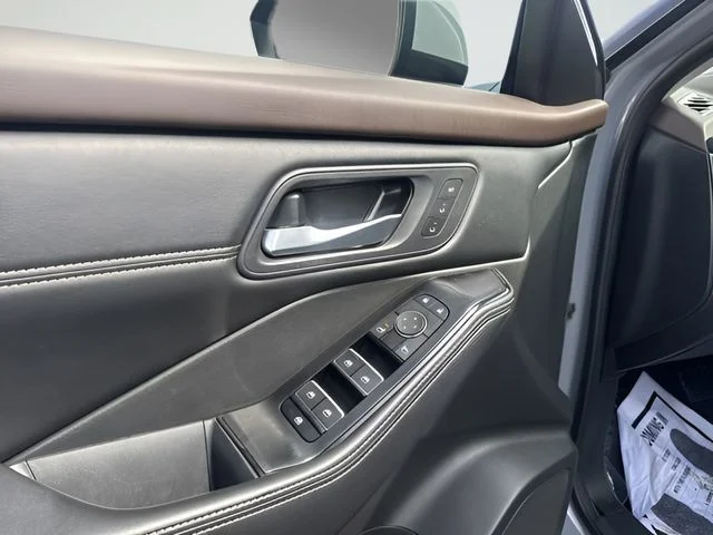 Used 2023 Gray Nissan SL image 9