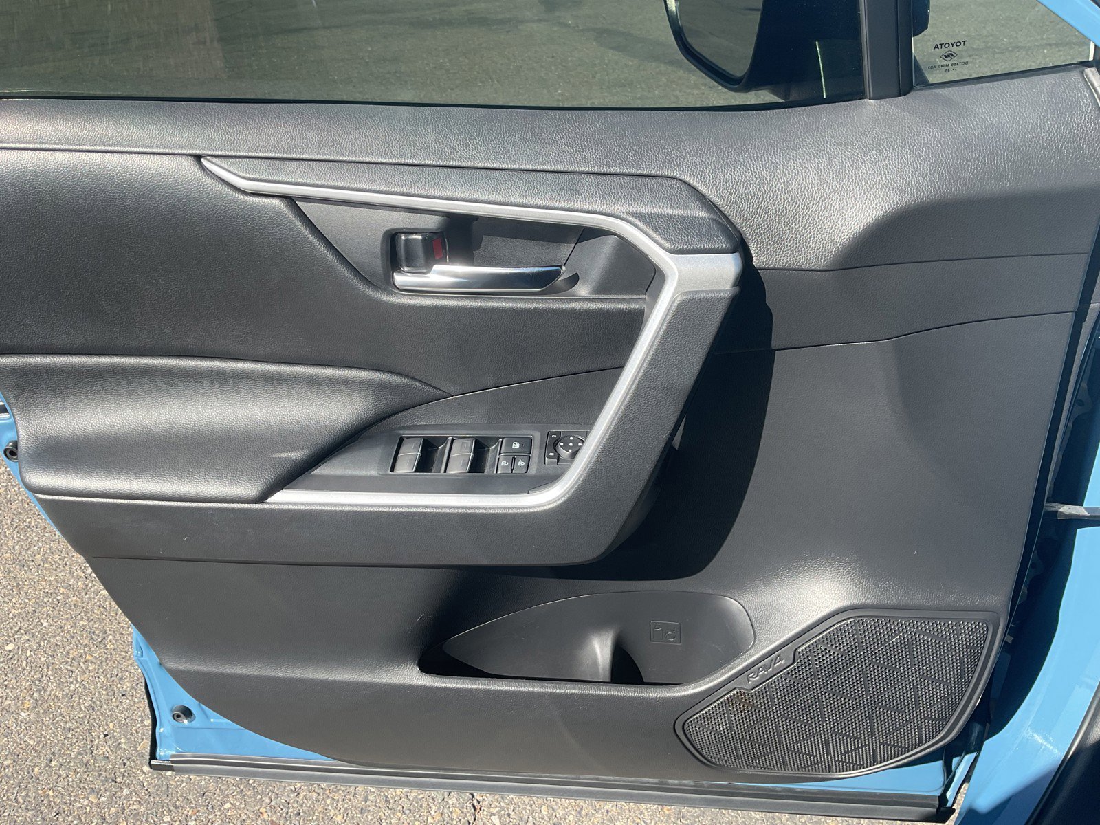 2022 Toyota RAV4 SE - Photo 31