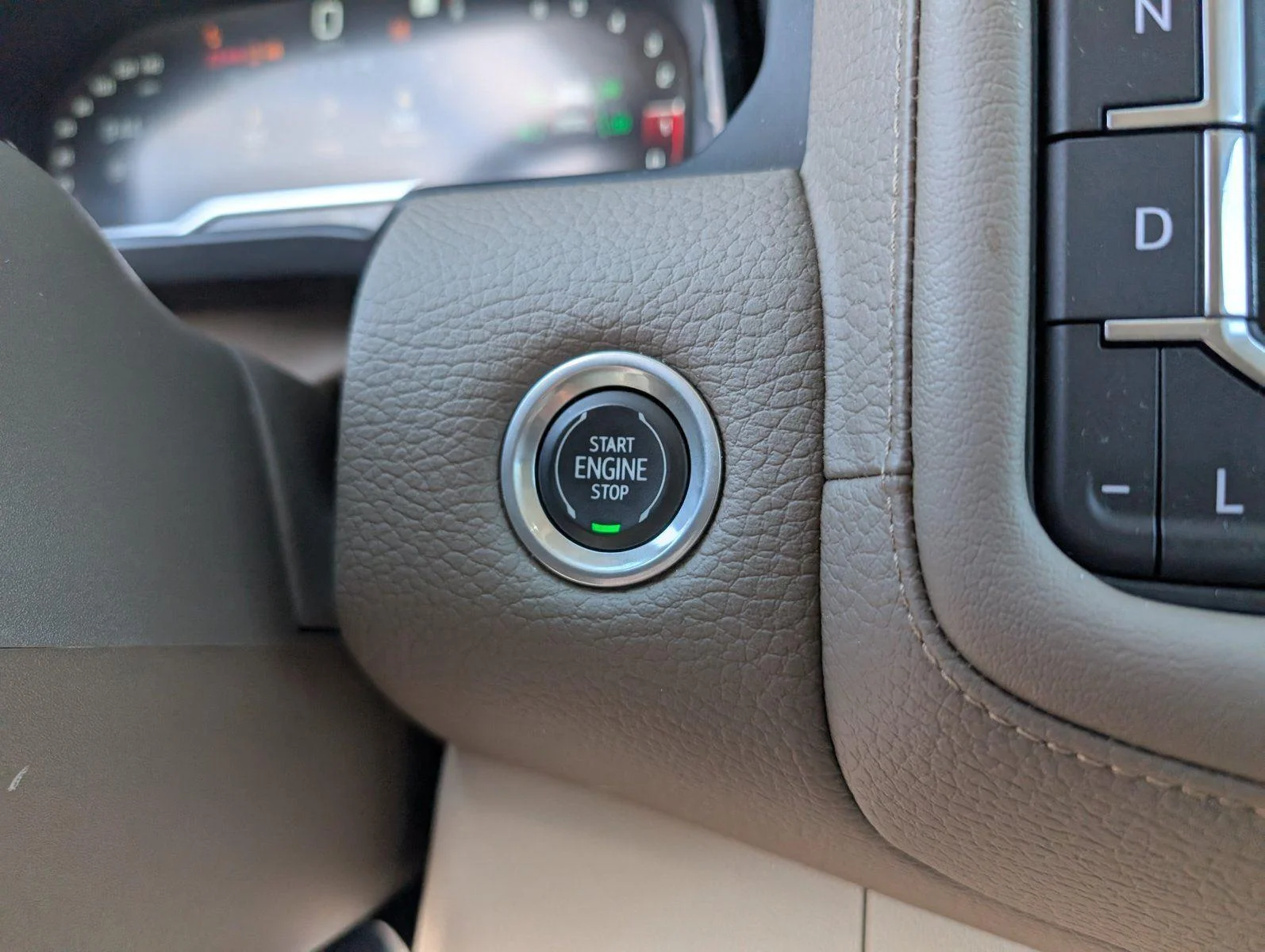 Used 2022 White Frost Tricoat GMC Denali image 22