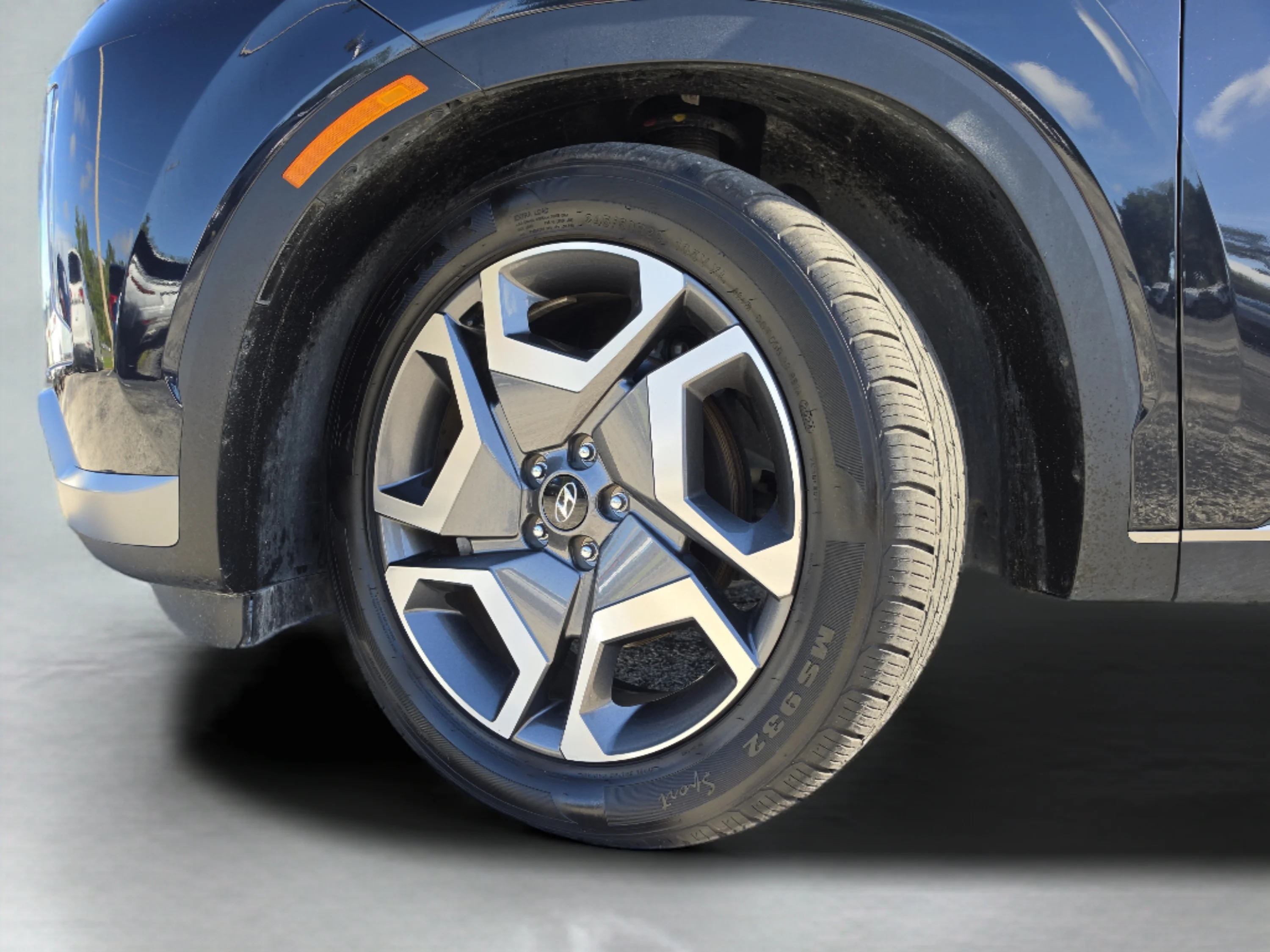 Used 2024 Moonlight Cloud Hyundai Limited image 40