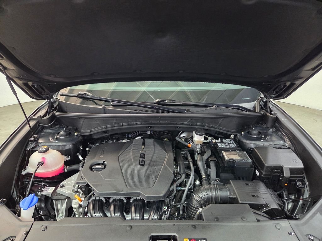 Used 2022 Phantom Black Hyundai Limited image 6