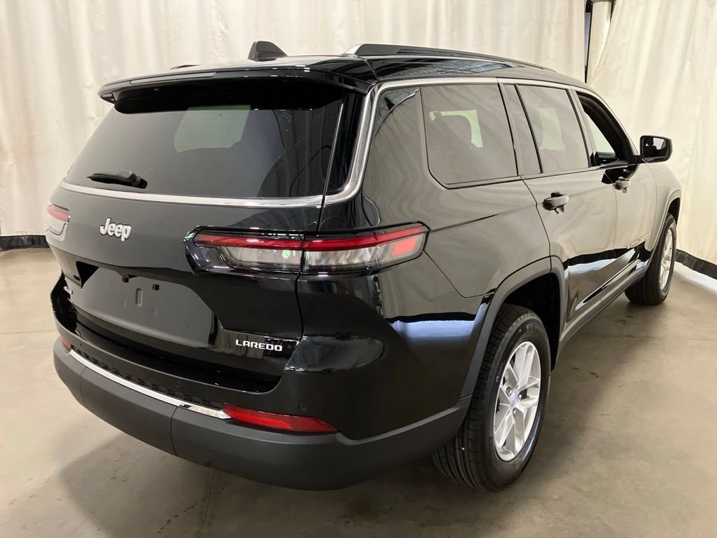New 2026 Diamond Black Crystal Pearl-Coat Exterior Paint Jeep Laredo X image 26