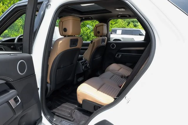 Used 2025 White Land Rover Dynamic SE image 48