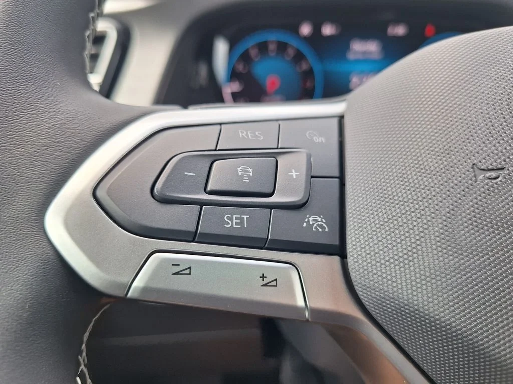 New 2026 Black Volkswagen 2.0T SE w/Technology image 13
