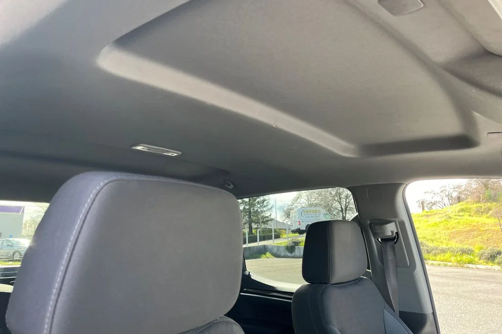 Used 2025 White Chevrolet LT image 23