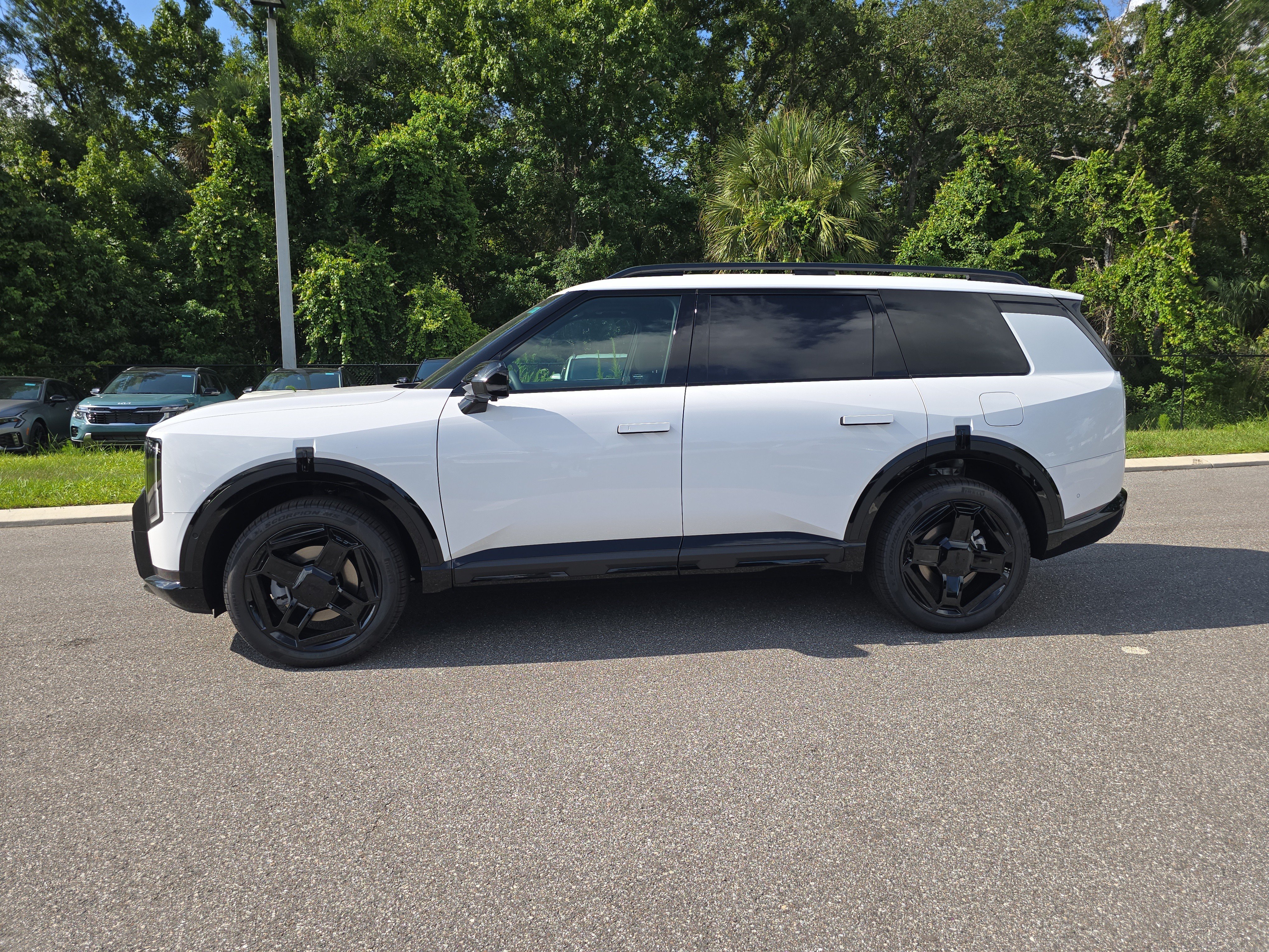 New 2027 Glacial White Pearl Kia X-LINE SX image 5