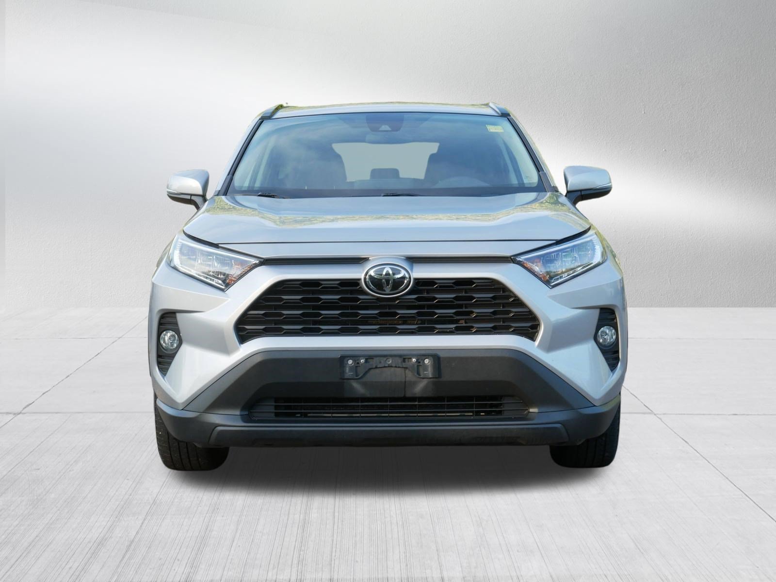 Used 2019 Silver Sky Metallic Toyota XLE image 2