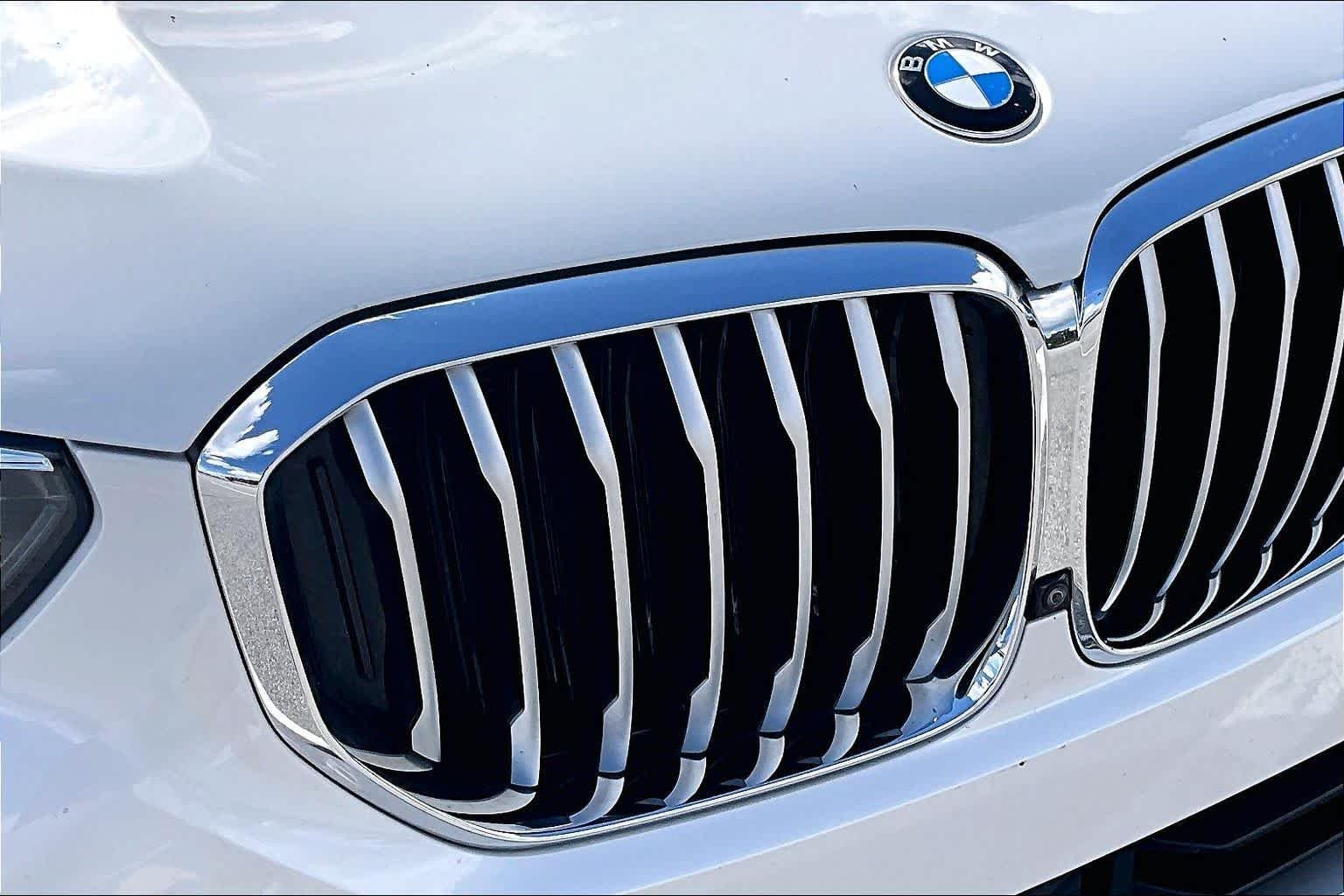 Used 2022 Mineral White Metallic BMW xDrive40i image 30