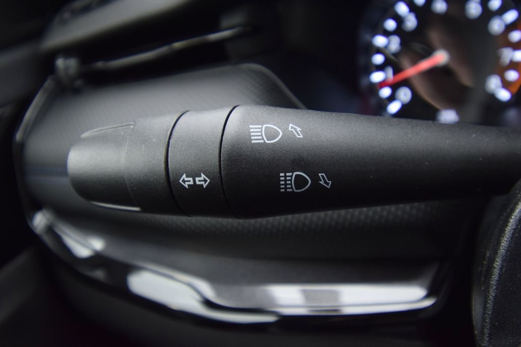 New 2026 Diamond Black Crystal Pearlcoat Jeep Latitude image 29