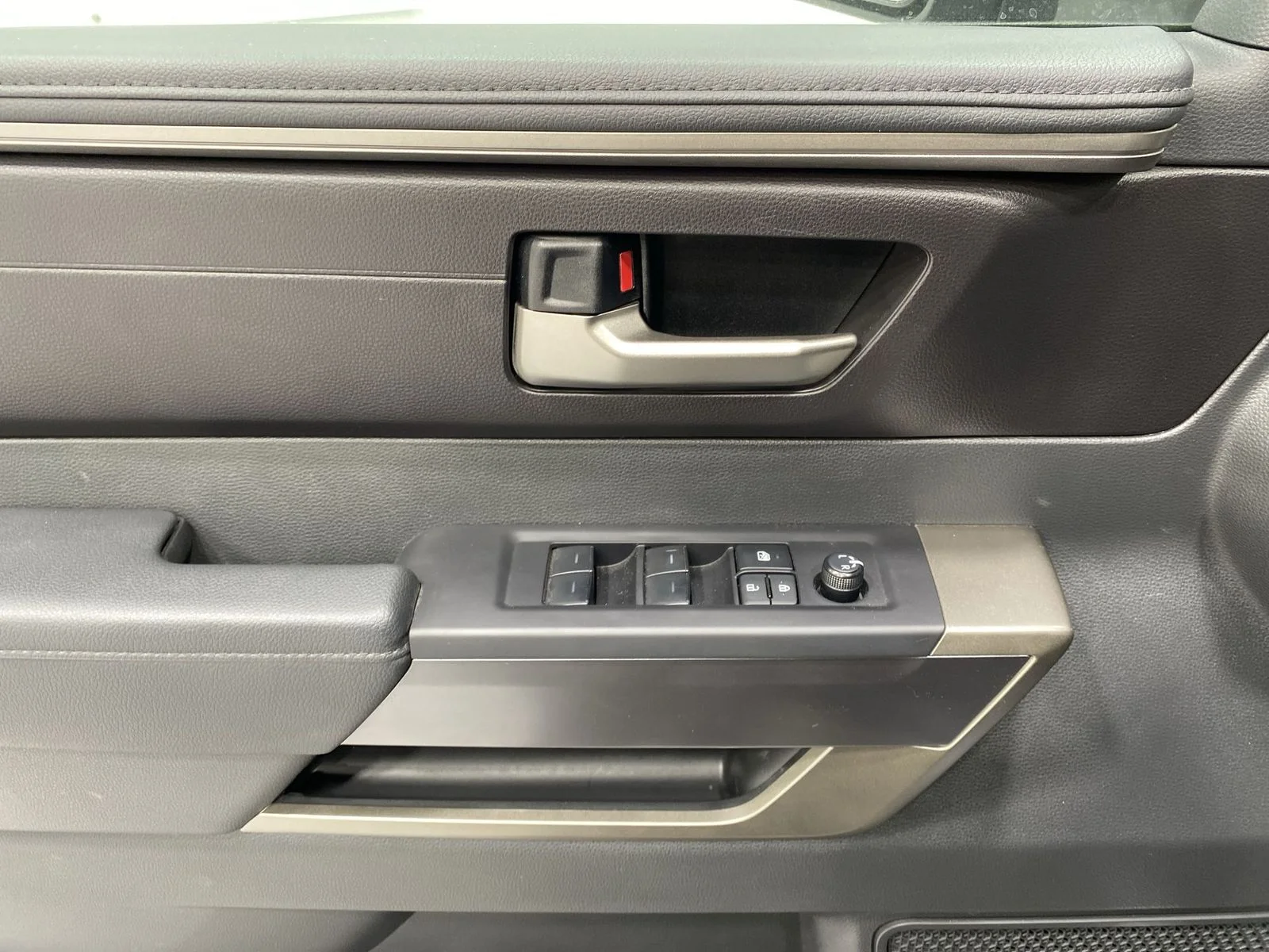 2025 Toyota Tundra SR5 - Photo 13