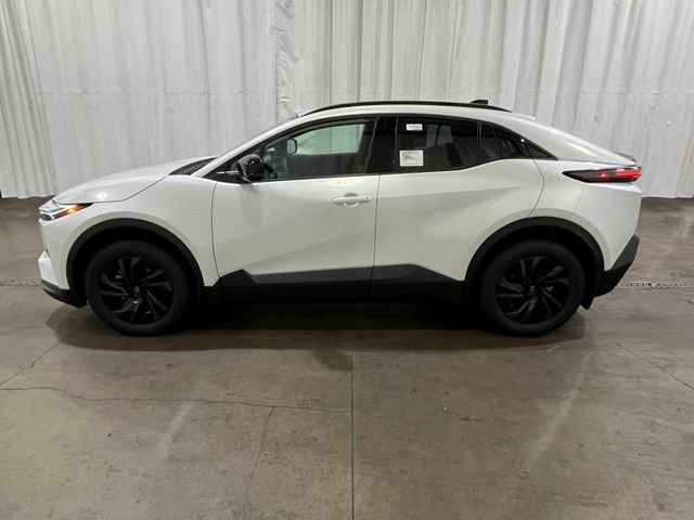 New 2026 Wind Chill Pearl <sup>1</sup> Toyota  SE image 6