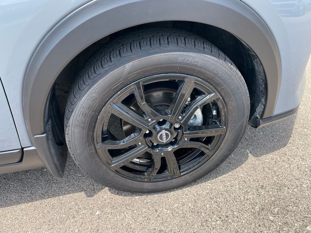 Used 2024 Gray Nissan SR image 3