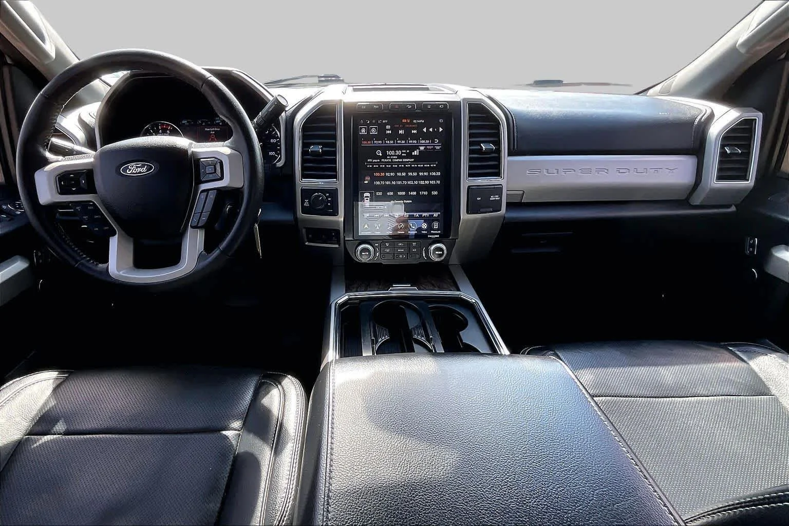 Used 2018 White Platinum Metallic Tri-Coat Ford LARIAT image 14