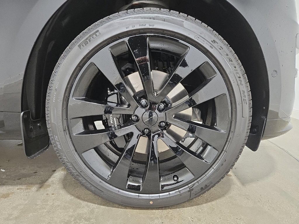 New 2027 Santorini Black Land Rover Dynamic SE image 12