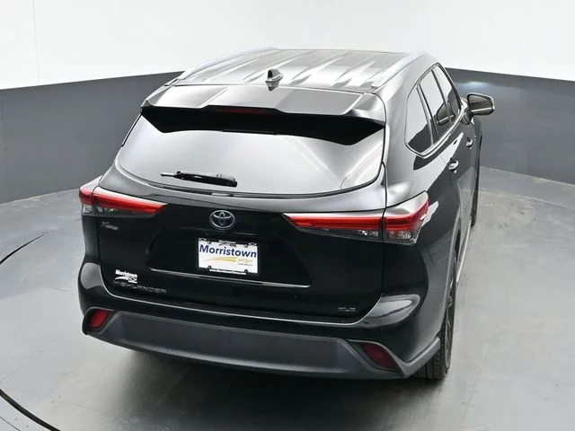 Used 2021 Black Toyota XLE image 30