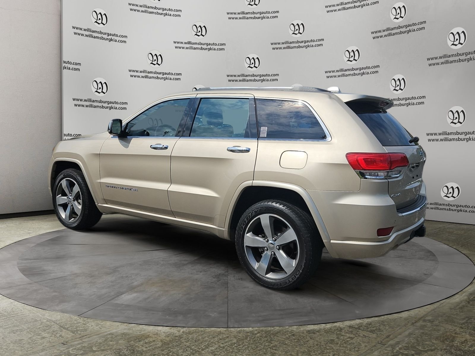 Used 2014 Gold Jeep Overland image 3