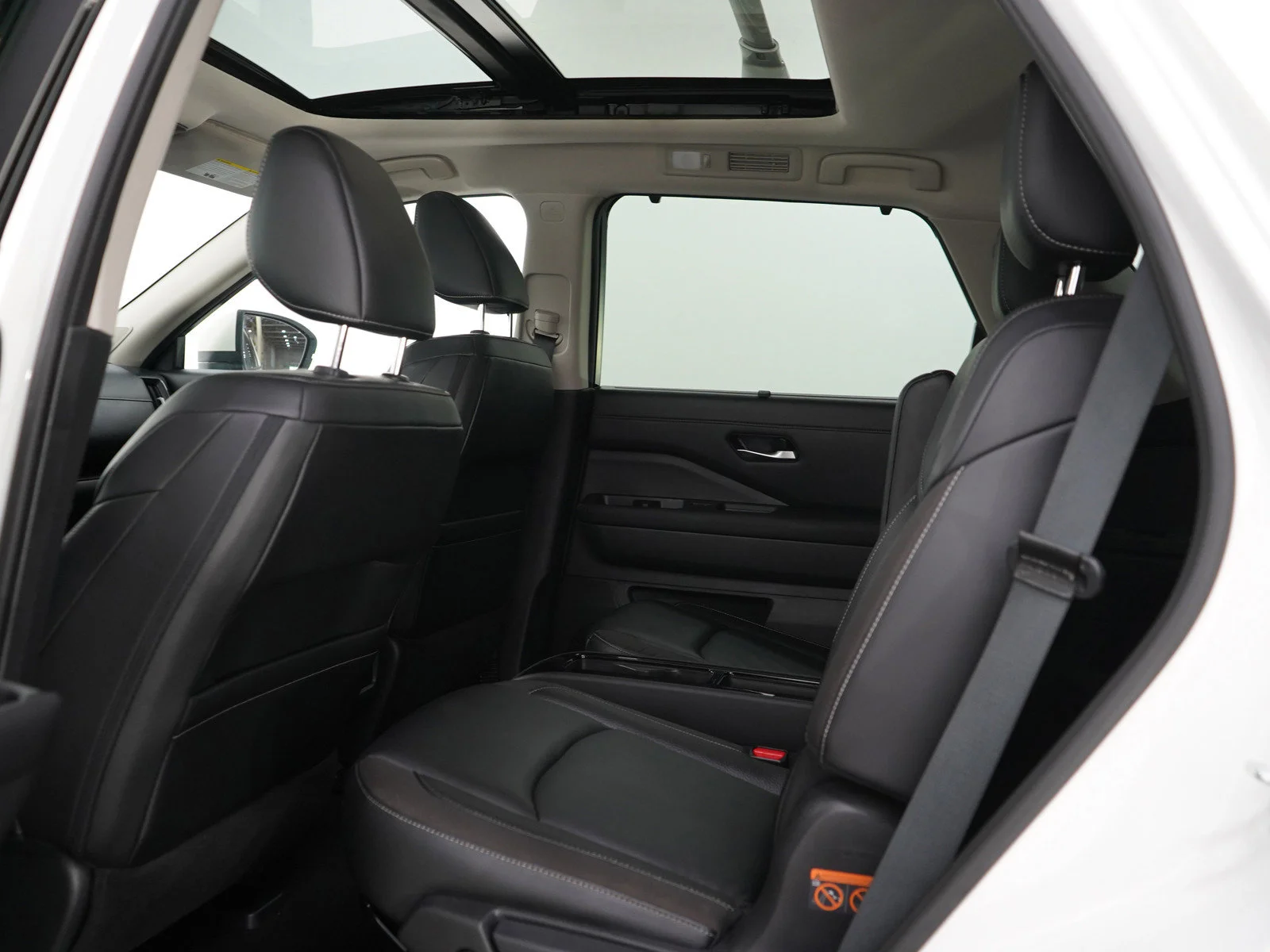Used 2023 Pearl White Tricoat Nissan SL image 19
