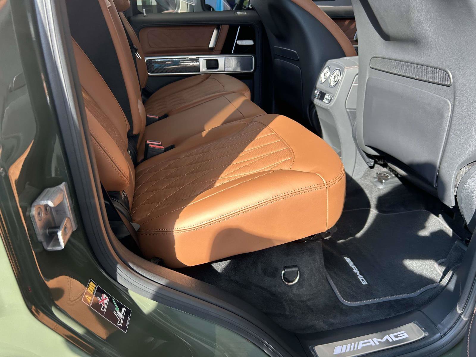 New 2027 MANUFAKTUR customer request glossy paint finish Mercedes-Benz AMG® G 63 SUV image 38