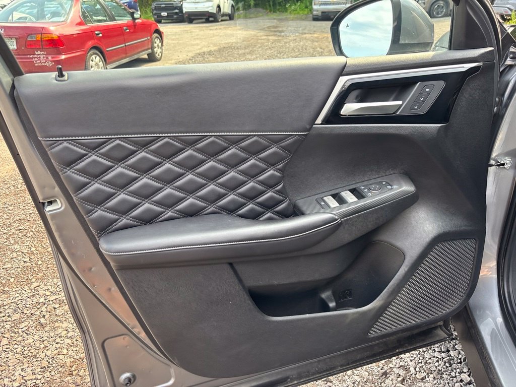 Used 2024 Black Mitsubishi SEL image 17