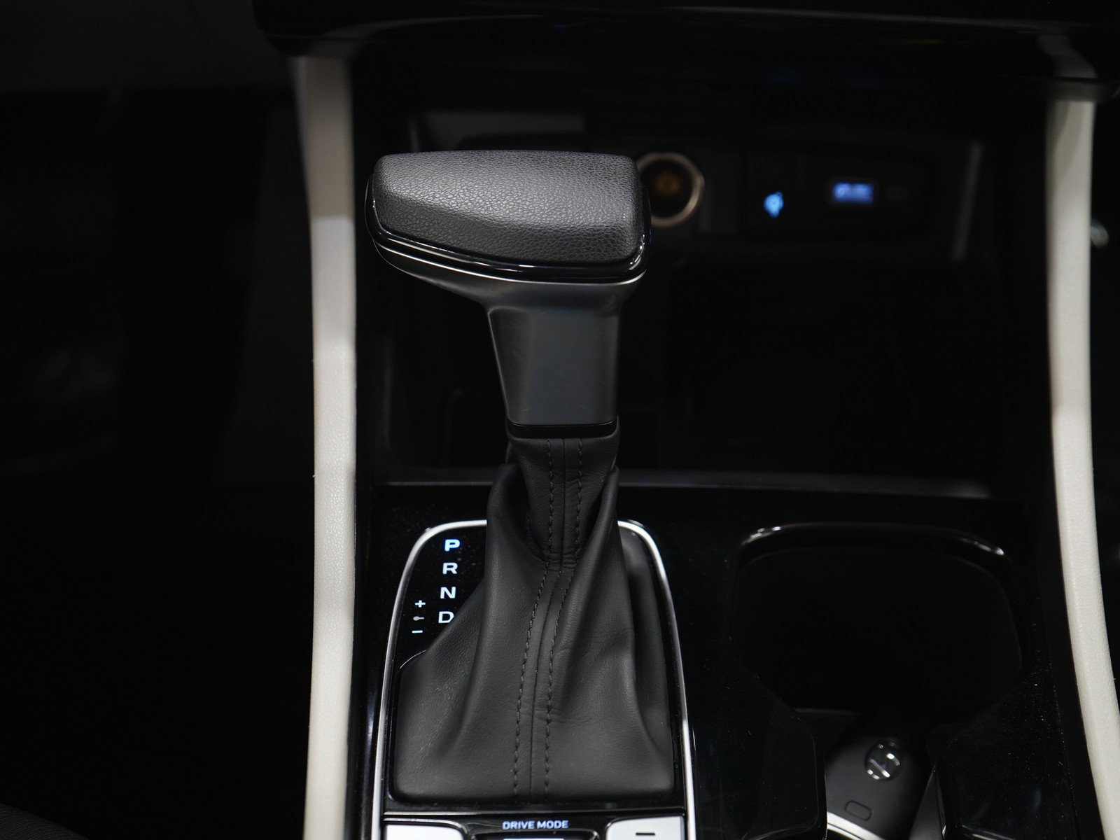 Used 2024 Dark Gray Metallic Hyundai SEL AWD *Ltd Avail* image 17