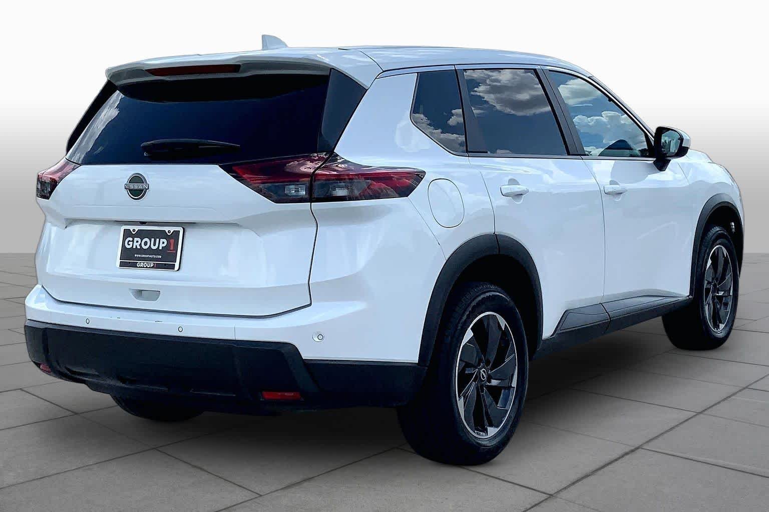 Used 2024 Everest White Pearl Nissan SV image 12