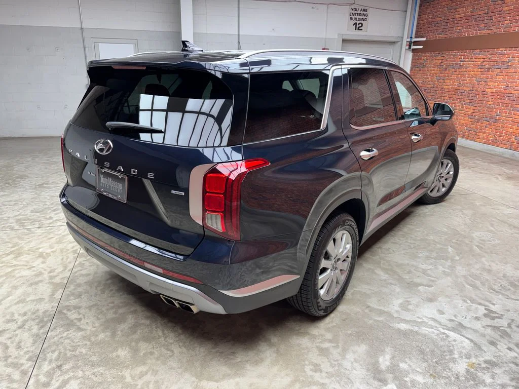 Certified Used 2025 Moonlight Hyundai SEL image 5