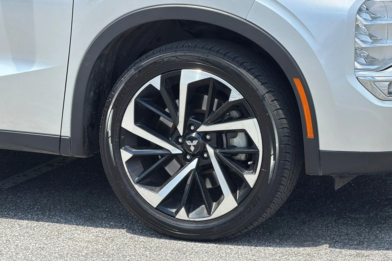 Used 2024  Mitsubishi SE image 30