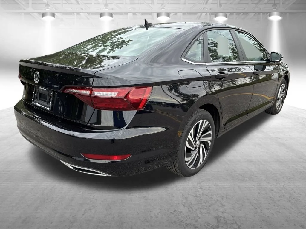 Used 2021 Black Volkswagen SEL Premium image 6