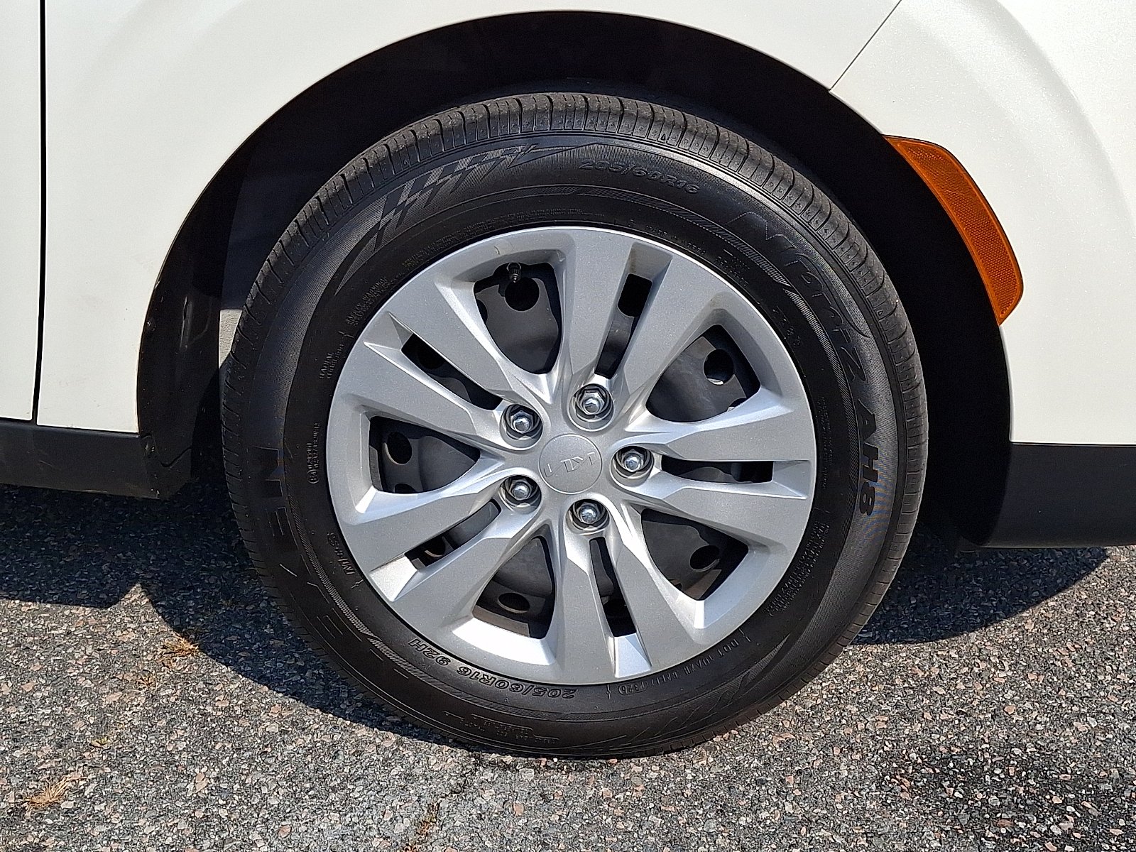 Certified Used 2025 Snow White Pearl Kia LX image 8