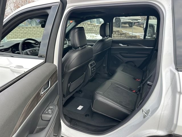 New 2026 Bright White Clear-Coat Exterior Paint Jeep Laredo Altitude image 11