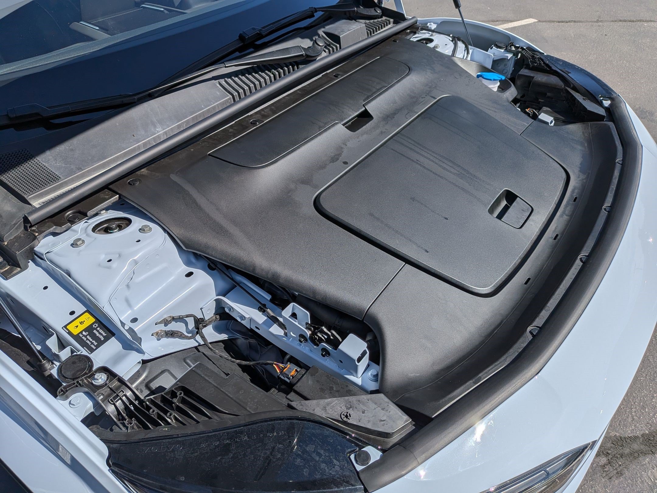 Certified Used 2025 Cloud Volvo Ultra image 30