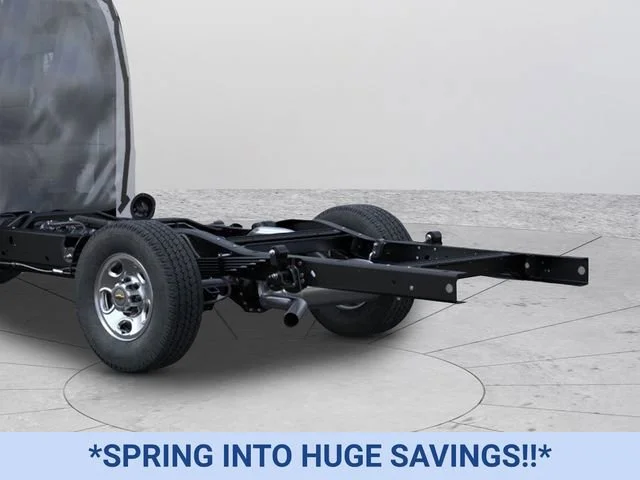 New 2025 Summit White Chevrolet 1WT image 24