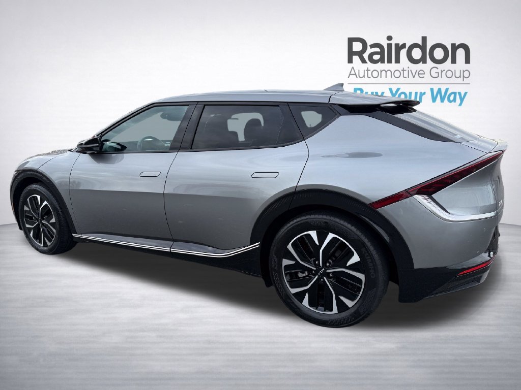 Certified Used 2023 Gray Kia Wind image 6
