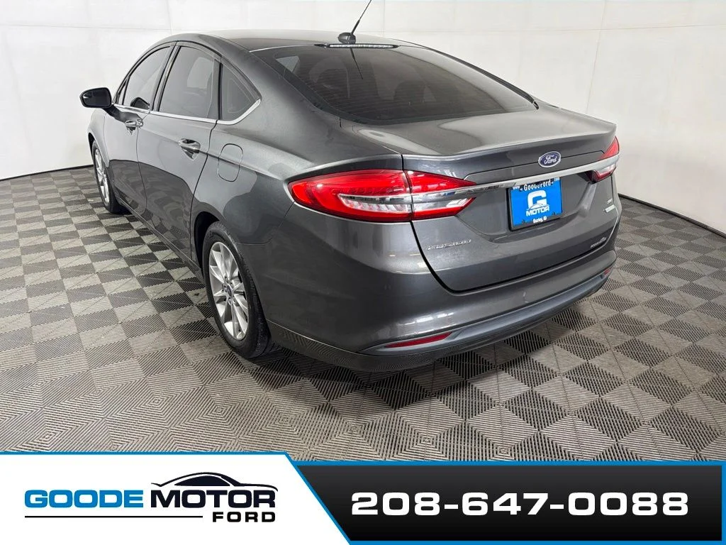 Used 2017 Gray Ford SE image 5