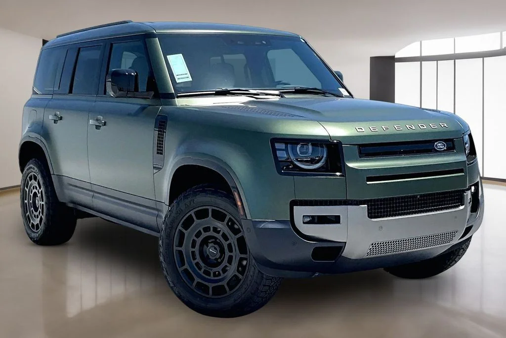 New 2026 Green Land Rover S image 2